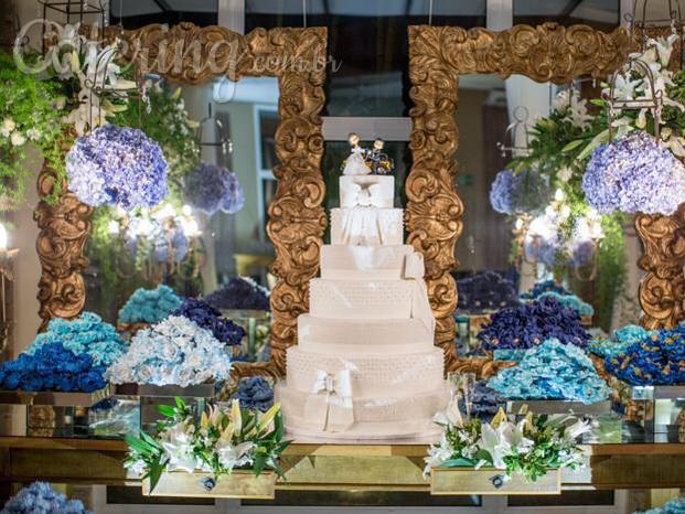 Mesa de bolo em tons de azul com espelhos Luiz XV