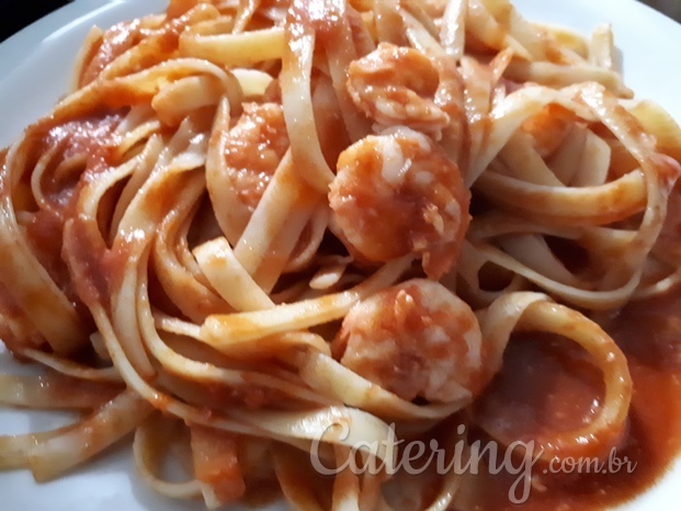 Fettuccine ao molho de Camarão