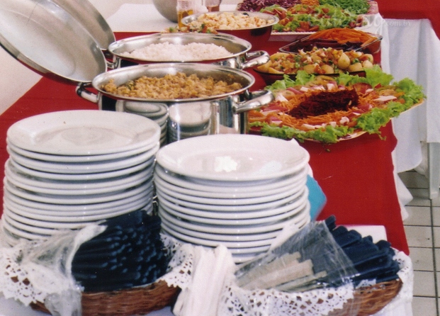 Mesa do buffet completa