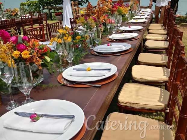 Uma mesa montada com todos os detalhes faz toda a diferença em seu evento!