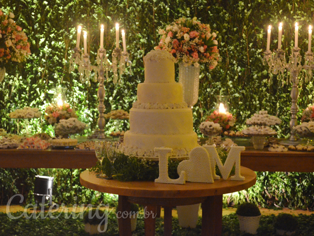 Mesa de doces e bolo