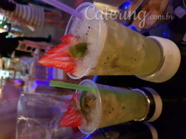 Drinks feitos com frutas naturais 