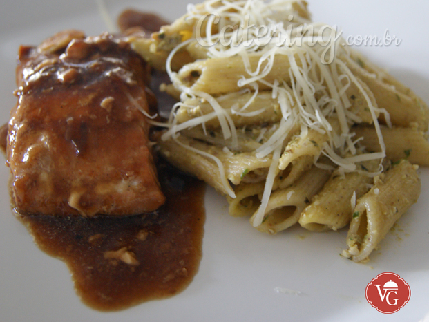 Penne ao pesto e salmão